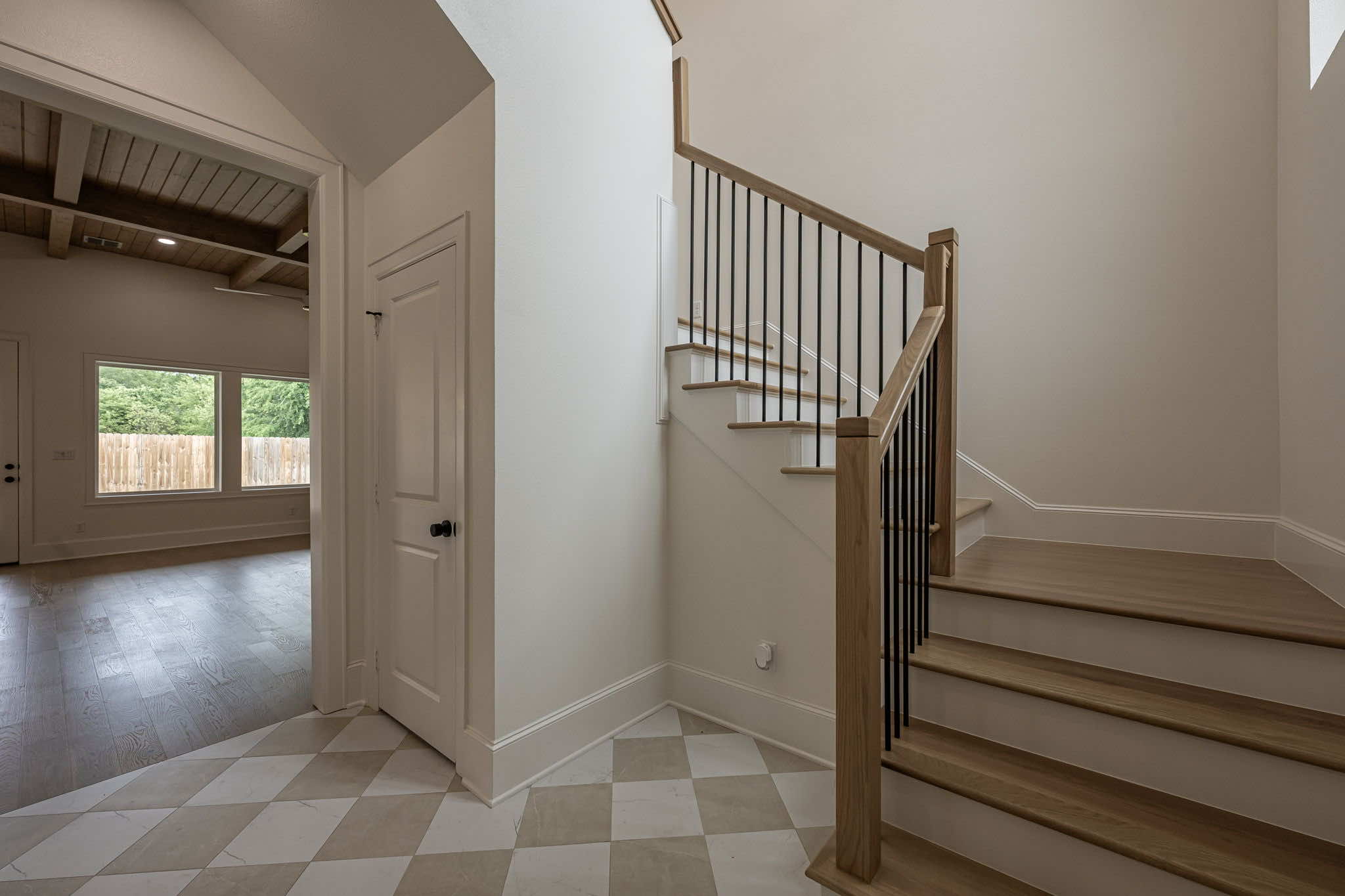 Featured listing at 3143 Club Dr